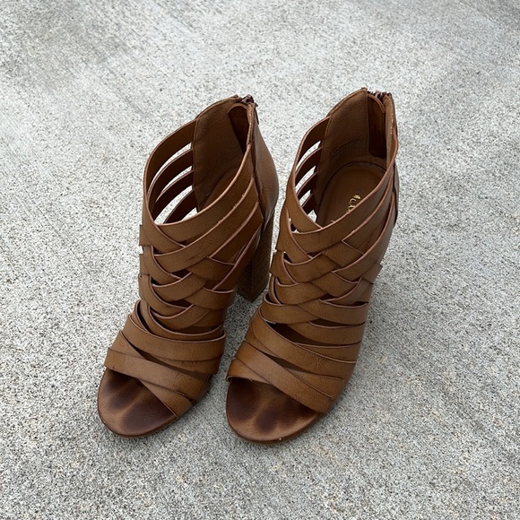 Strappy heels - Picture 2 of 7